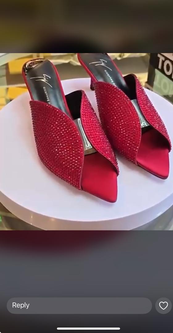 Beautiful! Classy! Eyecatching